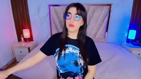 Snapshot of ameliie_saenz chatting on July 9, 12:20 pm Ameli online show from July 9, 12:20 pm