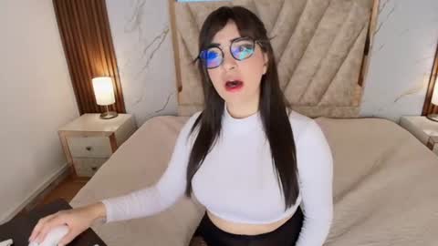 Snapshot of ameliie_saenz chatting on July 31, 12:15 pm Ameli online show from July 31, 12:15 pm