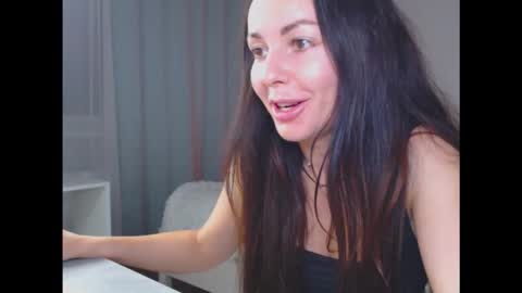 amelinamersi online show from September 18, 5:15 pm