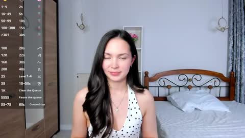 Snapshot of ameliya_sun chatting on April 17, 5:27 pm Aylin online show from April 17, 5:27 pm