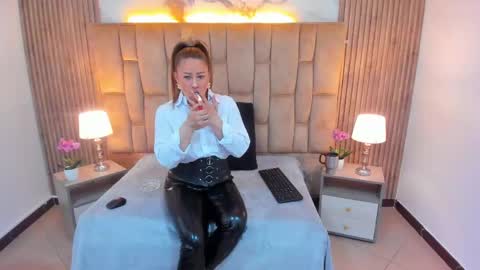 Amell Thomson online show from May 19, 11:27 am