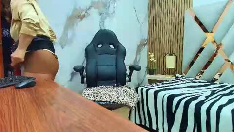 Amell Thomson online show from June 15, 10:39 am