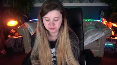 amellymillyy online show from March 17, 8:23 pm