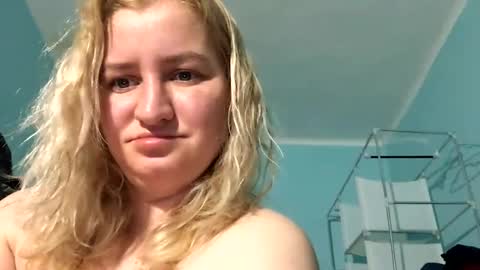 amely12 online show from December 2, 5:04 pm