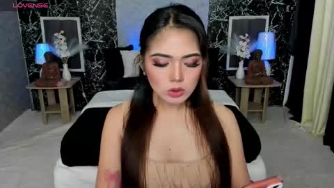 Snapshot of amethyst_claire chatting on October 2, 7:04 am Claire online show from October 2, 7:04 am