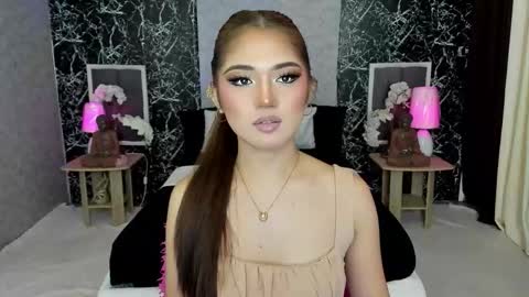 Snapshot of amethyst_claire chatting on October 28, 3:43 am Claire online show from October 28, 3:43 am