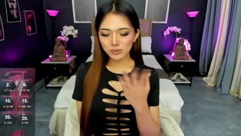 Claire online show from June 6, 11:48 am