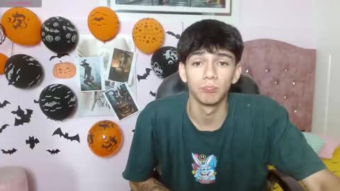 Snapshot of amethystshadow chatting on October 19, 1:45 pm amethystshadow online show from October 19, 1:45 pm