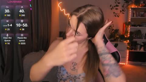 Snapshot of ami_amour_ chatting on December 10, 4:49 pm Hi-hi I am Kate welcome to my sexy room online show from December 10, 4:49 pm