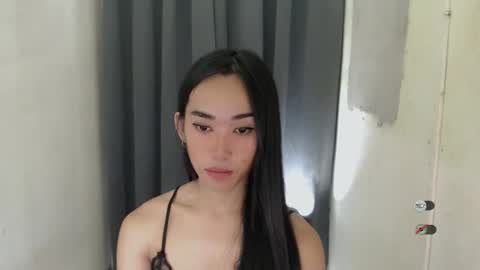 Snapshot of ami_lewis chatting on December 4, 6:33 am JOANNA online show from December 4, 6:33 am