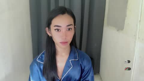 Snapshot of ami_lewis chatting on December 5, 12:41 am JOANNA online show from December 5, 12:41 am