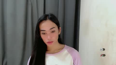 Snapshot of ami_lewis chatting on December 7, 7:05 am JOANNA online show from December 7, 7:05 am