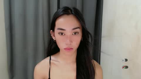 Snapshot of ami_lewis chatting on December 9, 1:18 am JOANNA online show from December 9, 1:18 am