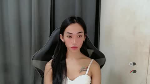 Snapshot of ami_lewis chatting on December 27, 4:54 pm JOANNA online show from December 27, 4:54 pm