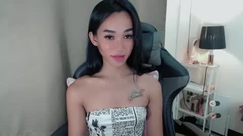 Snapshot of ami_lewis chatting on November 20, 3:01 pm JOANNA online show from November 20, 3:01 pm