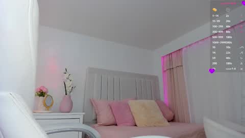 Snapshot of ami_sweet_18 chatting on October 23, 12:32 am Ami online show from October 23, 12:32 am