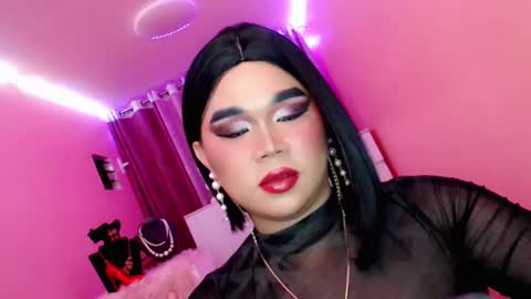 Queen Mireska online show from February 4, 5:45 pm