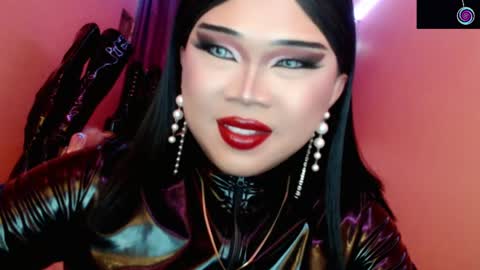 Snapshot of amiadoll chatting on May 9, 5:07 pm Queen Mireska online show from May 9, 5:07 pm
