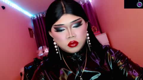 Snapshot of amiadoll chatting on June 8, 5:02 pm Queen Mireska online show from June 8, 5:02 pm