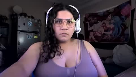amicia17 online show from May 2, 10:31 am