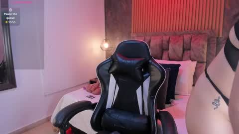 Snapshot of amiee_kovva chatting on April 19, 2:27 pm Amiee online show from April 19, 2:27 pm