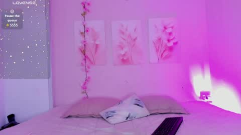 Snapshot of amiiclark chatting on June 4, 7:09 pm AmiiClark online show from June 4, 7:09 pm