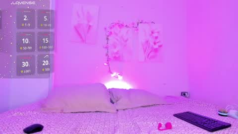 Snapshot of amiiclark chatting on July 25, 7:11 pm AmiiClark online show from July 25, 7:11 pm