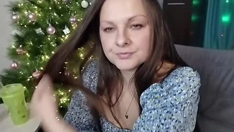 Snapshot of amilafran chatting on December 22, 11:44 am Mila online show from December 22, 11:44 am