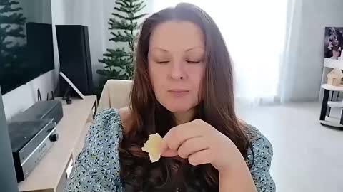 Snapshot of amilafran chatting on February 9, 6:39 am Mila online show from February 9, 6:39 am