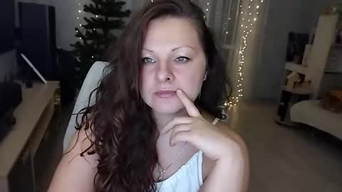 Snapshot of amilafran chatting on February 14, 2:47 pm Mila online show from February 14, 2:47 pm