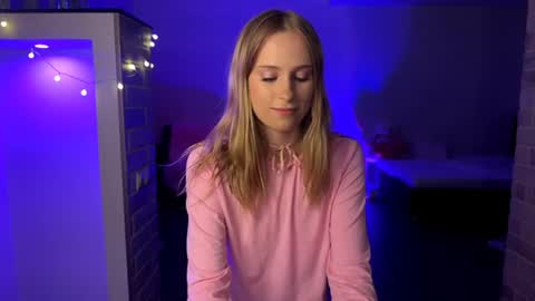 Snapshot of amily_sunray chatting on June 22, 3:42 pm Amily online show from June 22, 3:42 pm