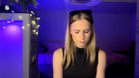 Snapshot of amily_sunray chatting on July 25, 6:27 pm Amily online show from July 25, 6:27 pm