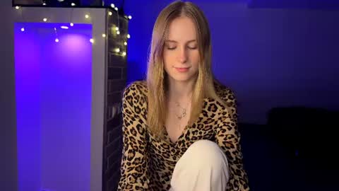 Snapshot of amily_sunray chatting on July 29, 7:01 pm Amily online show from July 29, 7:01 pm