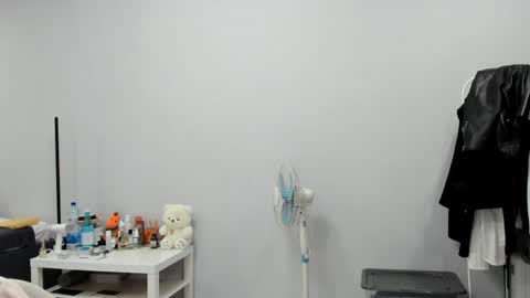 Amina online show from April 18, 6:12 pm
