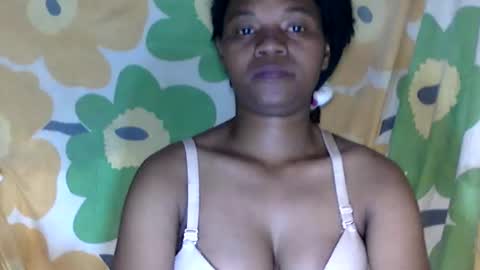 Snapshot of aminah01 chatting on November 29, 2:03 am aminah01 online show from November 29, 2:03 am