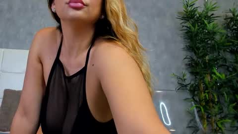 Snapshot of amirarees chatting on October 22, 6:24 am amirarees online show from October 22, 6:24 am