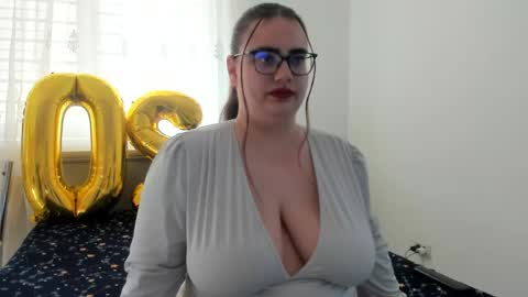 Amira Vyxen online show from April 28, 6:40 am
