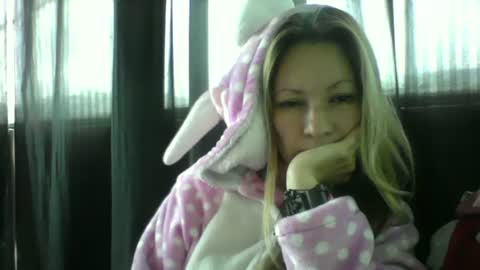 Snapshot of ammber3 chatting on March 31, 11:54 am Paula D online show from March 31, 11:54 am