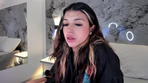 Snapshot of ammy_camm chatting on December 3, 3:20 am Ammy  online show from December 3, 3:20 am