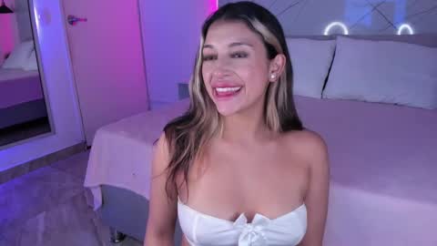 Snapshot of ammy_camm chatting on December 10, 8:30 am Ammy  online show from December 10, 8:30 am