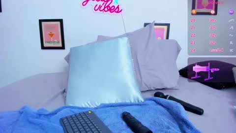 Snapshot of ammy_v chatting on December 7, 3:52 pm Lu online show from December 7, 3:52 pm