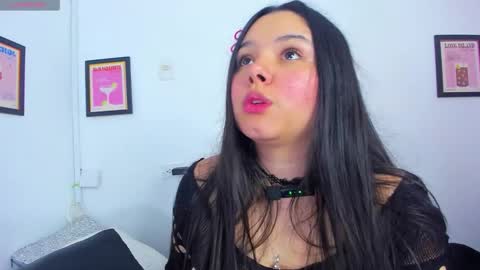 Snapshot of ammy_v chatting on November 25, 4:34 am Lu online show from November 25, 4:34 am