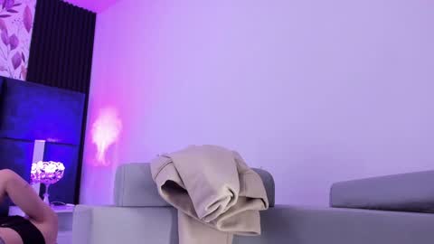 Snapshot of ammyjoness_ chatting on December 17, 4:12 am Ammy Jones online show from December 17, 4:12 am