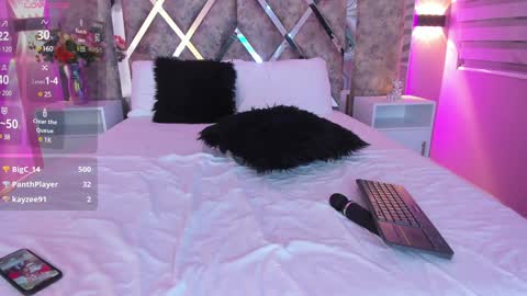 Snapshot of ammyjoness_ chatting on December 18, 10:02 pm Ammy Jones online show from December 18, 10:02 pm