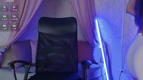 Snapshot of ammyjoness_ chatting on May 21, 7:10 pm Ammy Jones online show from May 21, 7:10 pm