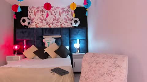 Snapshot of ammyjoness_ chatting on June 16, 7:27 pm Ammy Jones online show from June 16, 7:27 pm