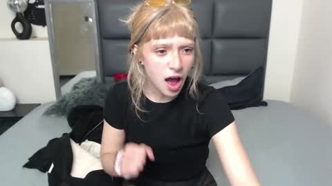 Snapshot of amnesiia_ chatting on September 13, 1:22 pm Amnesia online show from September 13, 1:22 pm