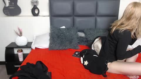 Snapshot of amnesiia_ chatting on September 20, 12:17 pm Amnesia online show from September 20, 12:17 pm