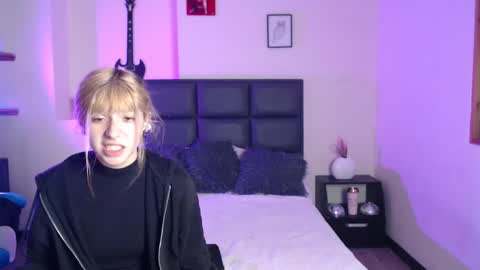 Snapshot of amnesiia_ chatting on October 8, 12:14 pm Amnesia online show from October 8, 12:14 pm