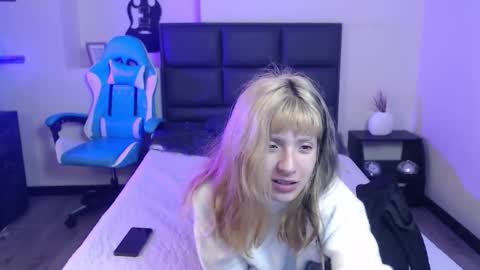 Snapshot of amnesiia_ chatting on October 12, 12:15 pm Amnesia online show from October 12, 12:15 pm